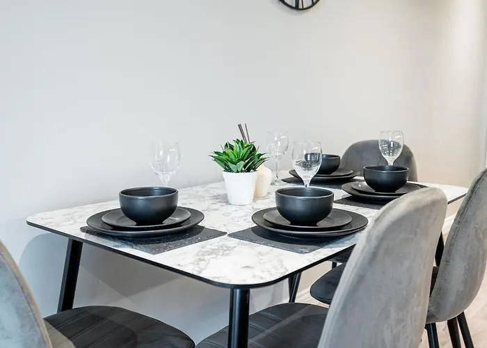 Luxury 3br - Centre - Sleeps 10 Apartment *