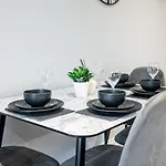 Luxury 3br - Centre - Sleeps 10 Daire *
